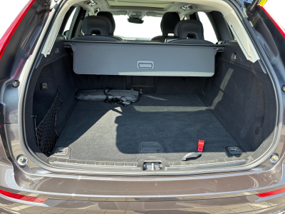 Volvo XC60 2.0 B4 MHEV PLUS DARK