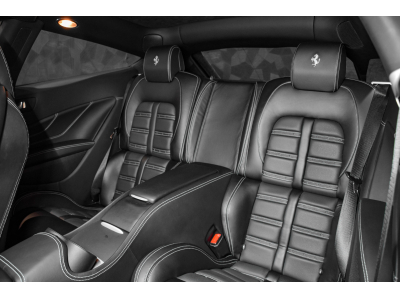 Ferrari FF 6.3 V12 - NERO B/B
