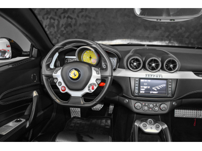Ferrari FF 6.3 V12 - NERO B/B
