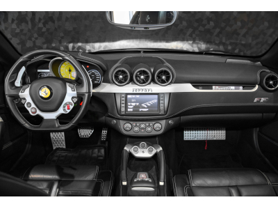 Ferrari FF 6.3 V12 - NERO B/B