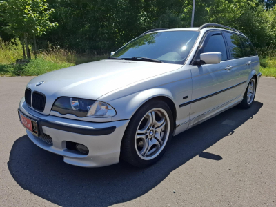 BMW 320 i Touring Pack M