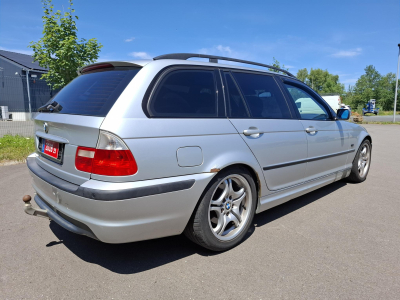 BMW 320 i Touring Pack M