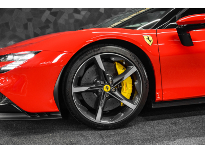 Ferrari SF90 Stradale ROSSO CORSA