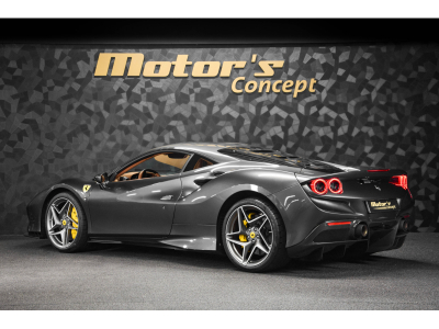 Ferrari F8 Tributo V8 - GRIGIO SILVERSTONE 740