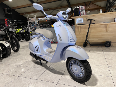 Vespa 946 Snake