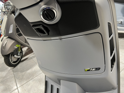 Vespa GTS Super Tech 125 Grigio entusiasta matt