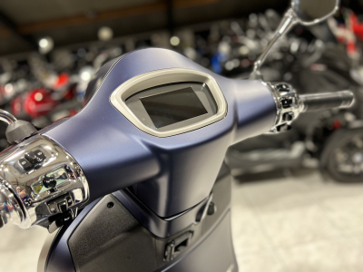 Vespa GTS Super Tech 125 Bleu Matt