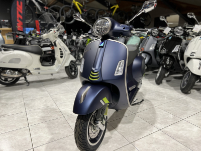 Vespa GTS Super Tech 125 Bleu Matt