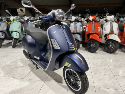 Vespa GTS Super Tech 125 Bleu Matt