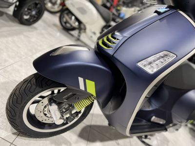 Vespa GTS Super Tech 125 Bleu Matt