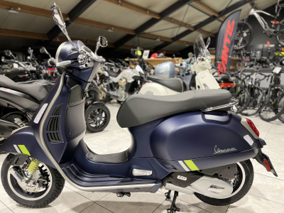 Vespa GTS Super Tech 125 Bleu Matt