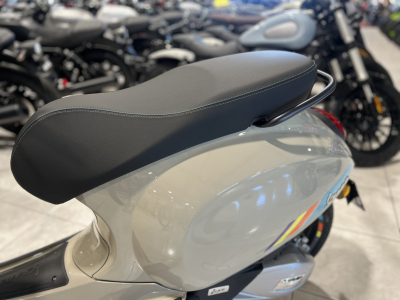 Vespa Primavera 125 S beige