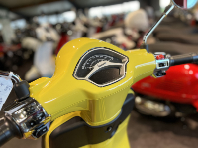 Vespa Primavera 125 S Jaune