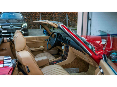 Mercedes-Benz SL 560 R107