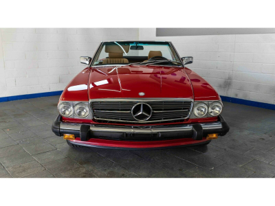 Mercedes-Benz SL 560 R107
