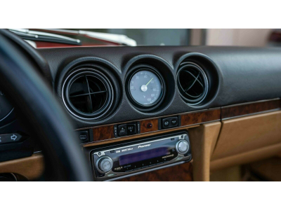 Mercedes-Benz SL 560 R107