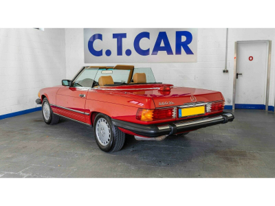 Mercedes-Benz SL 560 R107