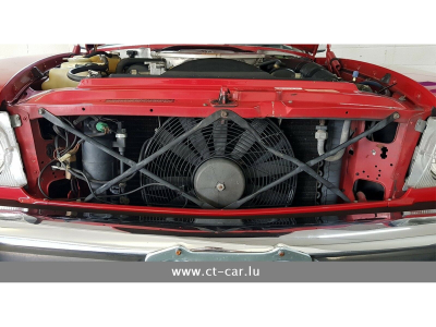 Mercedes-Benz SL 560 R107