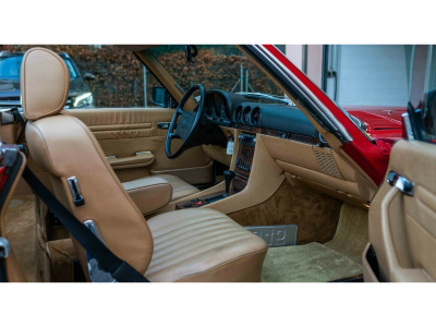 Mercedes-Benz SL 560 R107