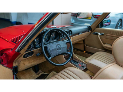 Mercedes-Benz SL 560 R107