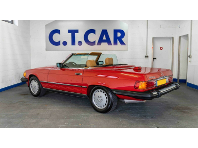 Mercedes-Benz SL 560 R107