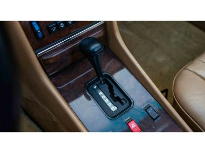 Mercedes-Benz SL 560 R107