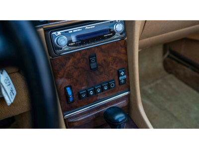 Mercedes-Benz SL 560 R107