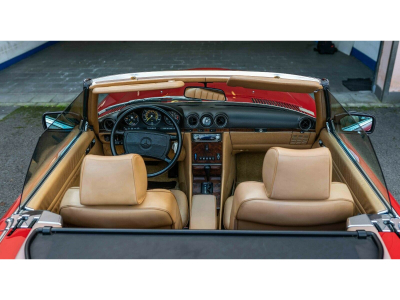 Mercedes-Benz SL 560 R107