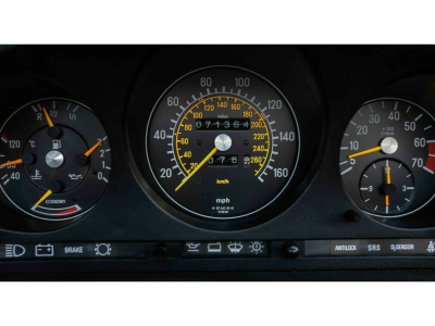 Mercedes-Benz SL 560 R107