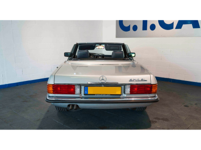 Mercedes-Benz SL 560 Auto.