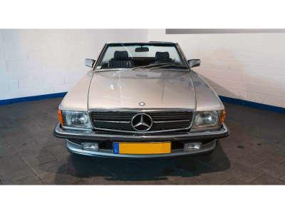 Mercedes-Benz SL 560 Auto.