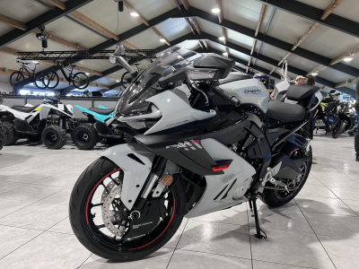 CF Moto 675 SR-R 