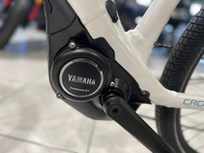 Yamaha CrossCore RC S Freins Shimano,  PW séries 70 Nm, fourche NEX / 500 Wh, 36 V, roue 27,5,  cadre allu, 23,9 Kg.