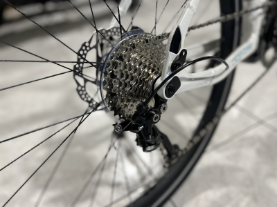 Yamaha CrossCore RC M Freins Shimano,  PW séries 70 Nm, fourche NEX / 500 Wh, 36 V, roue 27,5,  cadre allu, 23,9 Kg.
