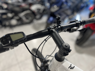 Yamaha CrossCore RC M Freins Shimano,  PW séries 70 Nm, fourche NEX / 500 Wh, 36 V, roue 27,5,  cadre allu, 23,9 Kg.