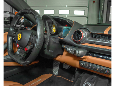 Ferrari 812 Superfast SUPERFAST/ 1 HAND / RACING SEATS / DISPLAY / CARBON / 20* / SILVERSTONE GRIGIO