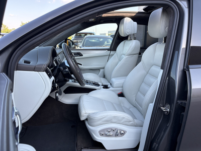 Porsche Macan Turbo Performance 441ps /21/Panorama/Camera//Burmester/Sport Chrono/Voll