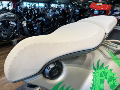 Vespa 946 DRAGON