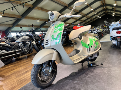 Vespa 946 DRAGON