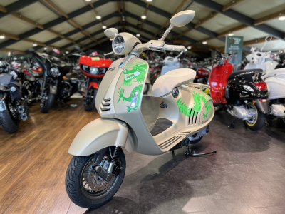Vespa 946 DRAGON