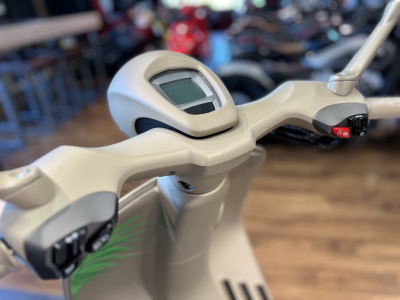 Vespa 946 DRAGON