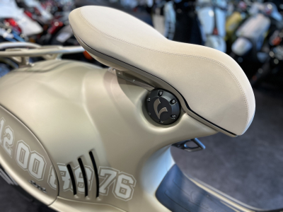 Vespa 946 DRAGON