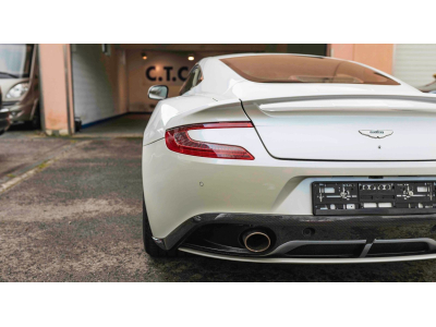Aston Martin Vanquish Coupe 6.0 V12 Automatik Carbon B&O