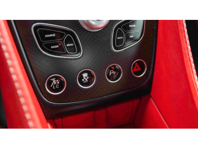 Aston Martin Vanquish Coupe 6.0 V12 Automatik Carbon B&O