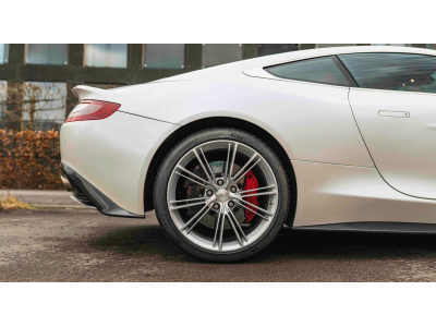 Aston Martin Vanquish Coupe 6.0 V12 Automatik Carbon B&O