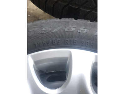 Jantes acier + Pneus hiver 15