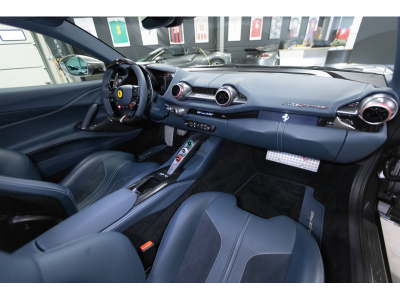 Ferrari 812 Superfast SUPERFAST(COVERING)/1Hd/ RACING SEATS/DISPLAY/CARBON/ 20*/LIFT VOLL