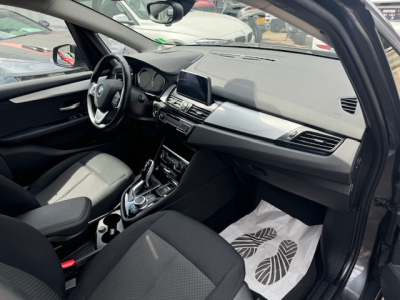 BMW 218 Active Tourer BMW 218 i ACTIVE TOURER LED NAVI STANDHEIZUNG LANE