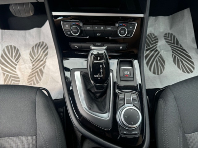 BMW 218 Active Tourer BMW 218 i ACTIVE TOURER LED NAVI STANDHEIZUNG LANE