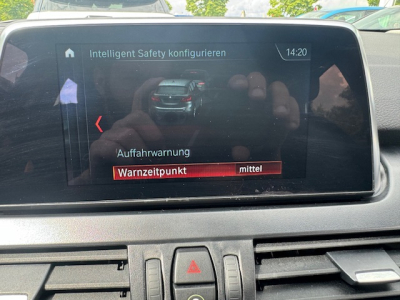 BMW 218 Active Tourer BMW 218 i ACTIVE TOURER LED NAVI STANDHEIZUNG LANE